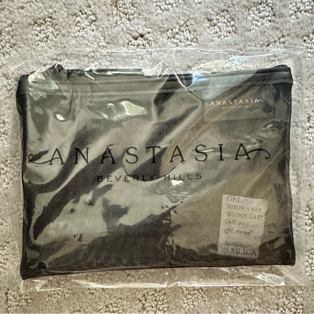 [Anastasia Beverly Hills] NEW Black Mesh Pouch